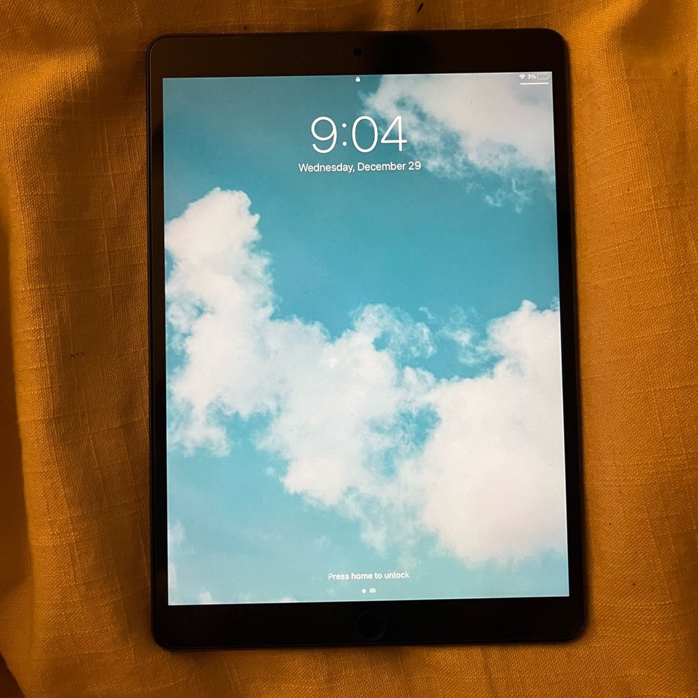Apple iPad Air 10.5-inch (3rd Gen) Tablet A2152 (Wi-Fi Only) - 64GB / Space Gray